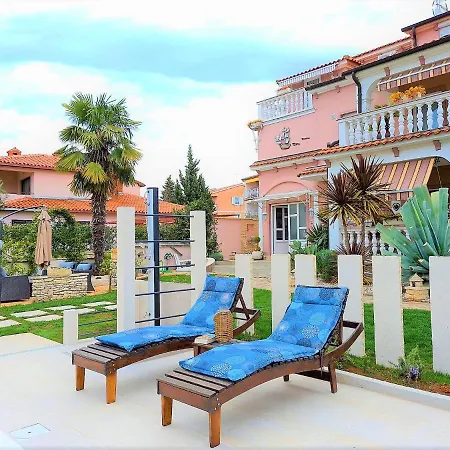 Engel With Pool * Poreč