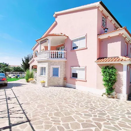 Engel With Pool Poreč