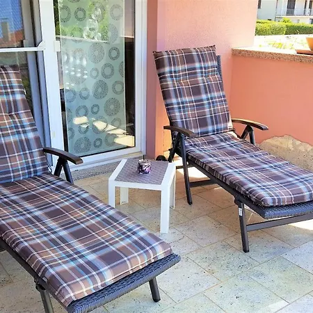 Engel With Pool Lejlighed