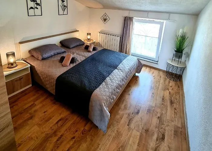 Engel With Pool Poreč