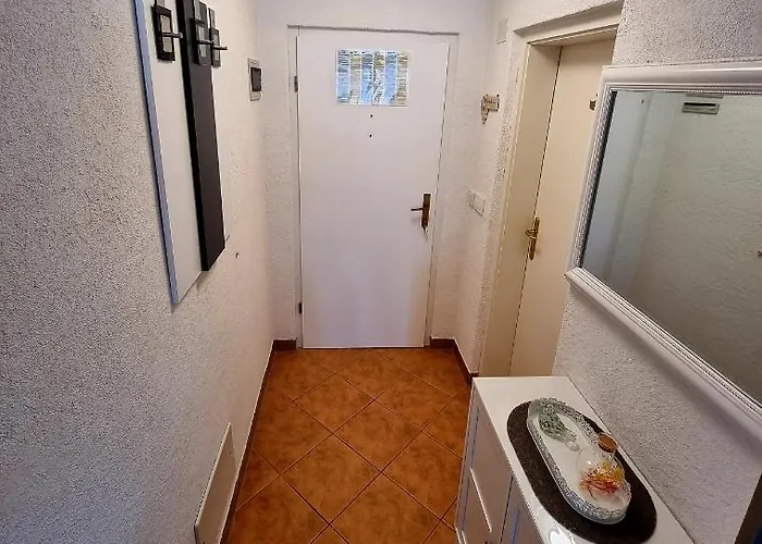 Engel With Pool Poreč