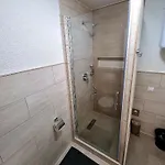 Engel With Pool * Πόρετς