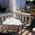 Διαμέρισμα Engel With Pool Πόρετς