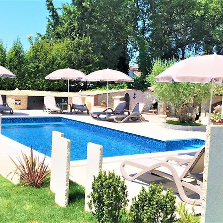 Διαμέρισμα Engel With Pool Πόρετς