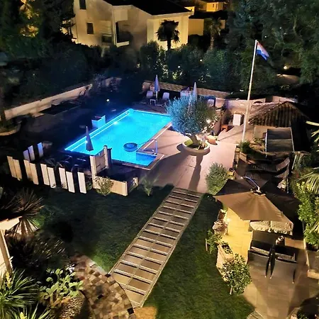 Engel With Pool Appartement Poreč