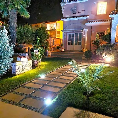 Διαμέρισμα Engel With Pool *