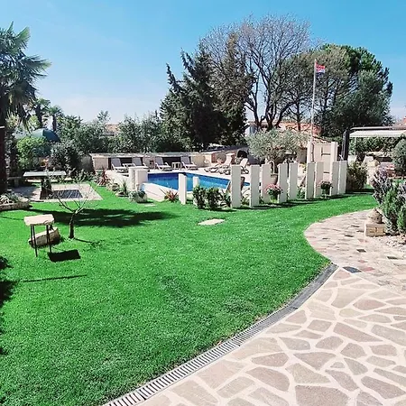 Engel With Pool דירה *