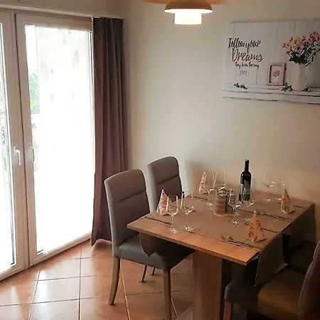 Engel With Pool Appartement