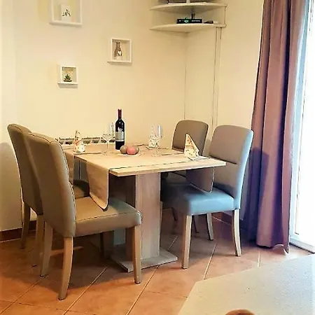 Διαμέρισμα Engel With Pool *