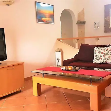 Engel With Pool * Πόρετς