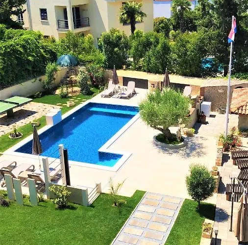 Engel With Pool Poreč