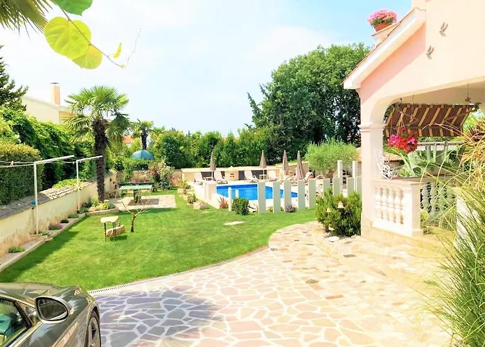 Engel With Pool Apartment Poreč
