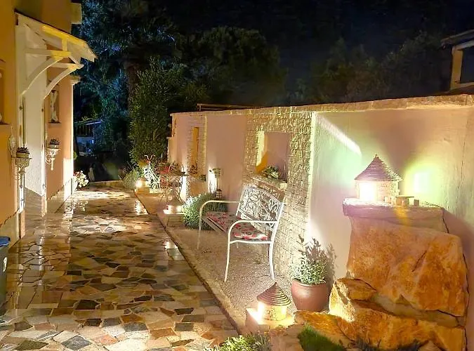 Engel With Pool Apartman