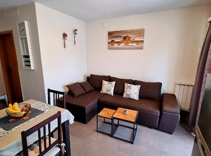 Engel With Pool Apartman Poreč