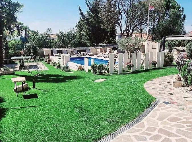 Engel With Pool Апартаменти *