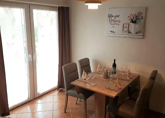 Engel With Pool Apartman