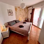 Engel With Pool Apartman Poreč