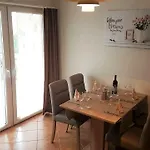 Engel With Pool Apartman