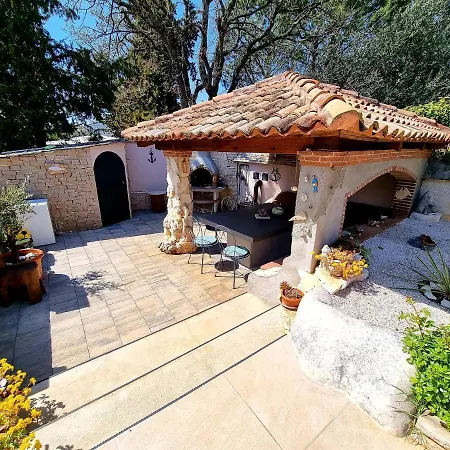 Engel With Pool Appartement